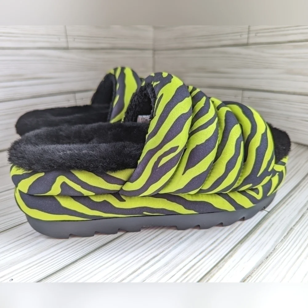 UGG Maxi Slides in Tiger Print in Key Lime and Black Women's Size 5 NWOT